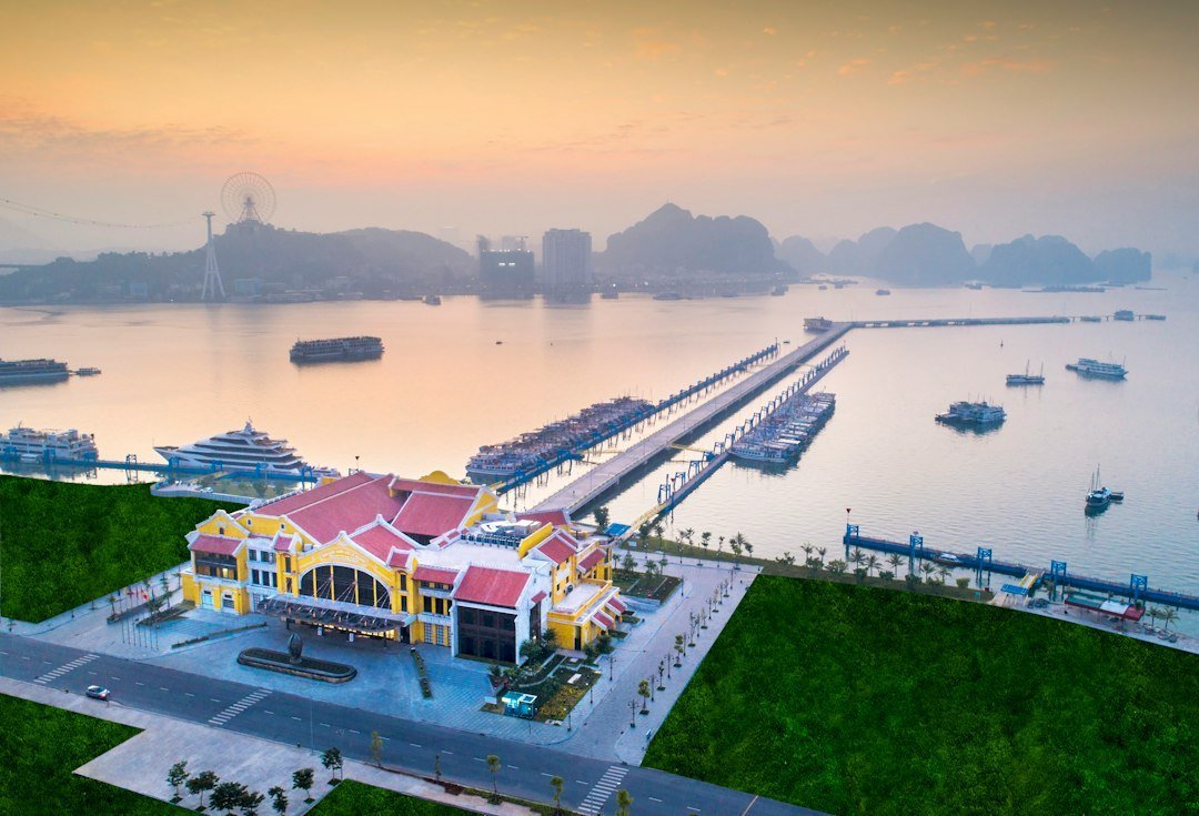 Công trường thi công hạ tầng cảng biển quốc tế tại Cần Giờ năm 2026